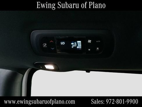 Used 2025 Chrysler Pacifica Limited FWD image 27