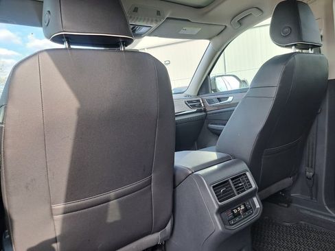 Used 2025 Volkswagen Atlas SEL Premium R-Line image 21