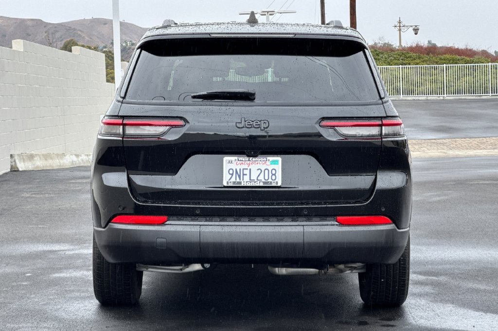 Used 2024 Jeep Grand Cherokee L Altitude RWD image 9