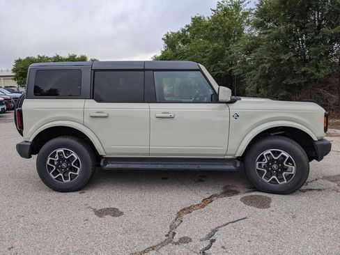 New 2025 Ford Bronco Outer Banks image 2
