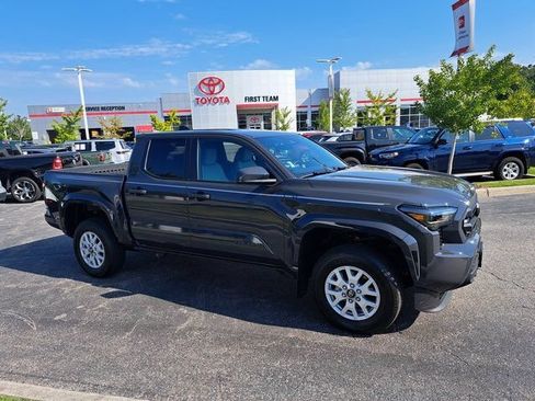 Used 2025 Toyota Tacoma SR5 AWD/4WD image 6
