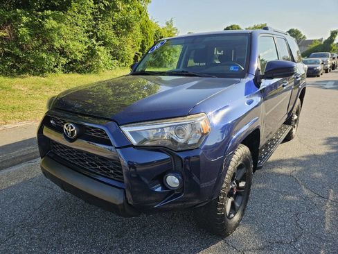 Used 2016 Toyota 4Runner SR5 AWD/4WD image 3