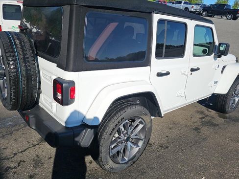 Used 2024 Jeep Wrangler Unlimited AWD/4WD image 4