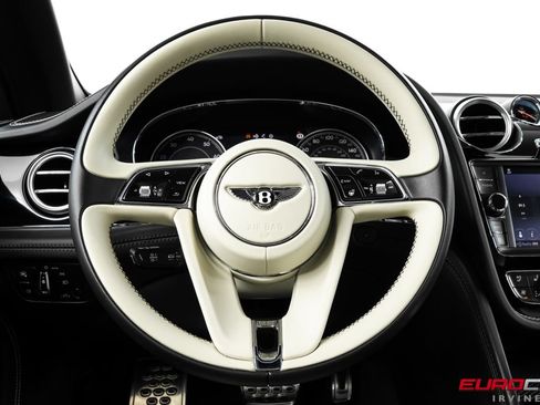 Used 2018 Bentley Bentayga AWD/4WD image 27