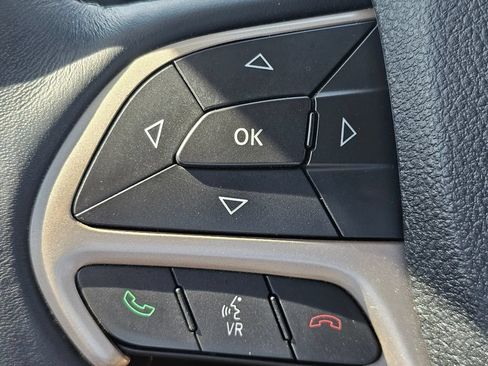 Used 2017 Jeep Cherokee Sport AWD/4WD image 36
