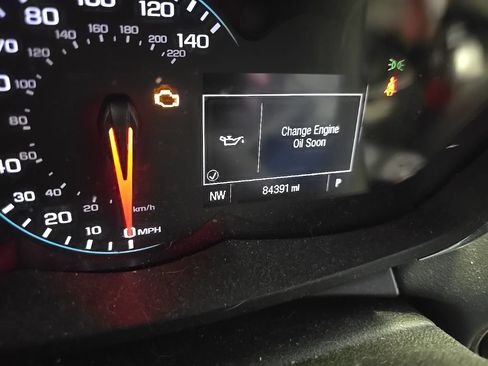Used 2018 Chevrolet Trax LT w/ LT Convenience Package FWD image 6