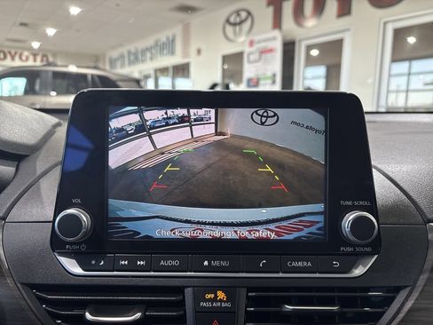Used 2025 Nissan Altima 2.5 SV FWD image 18