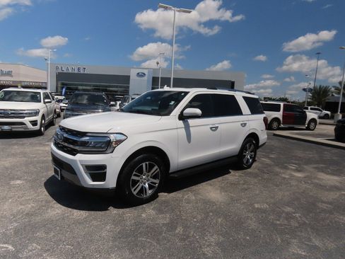 Used 2024 Ford Expedition Limited AWD/4WD image 2