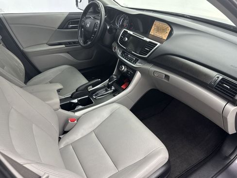 Used 2015 Honda Accord Touring image 16