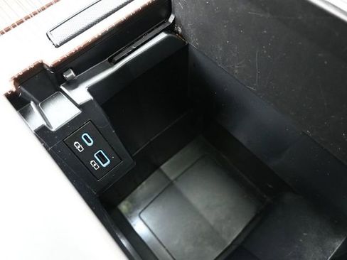 Used 2022 Toyota Sienna XLE image 32