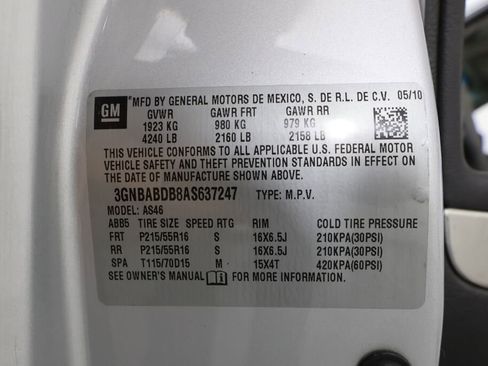 Used 2010 Chevrolet HHR LT image 37