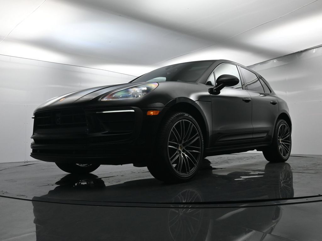 Certified 2025 Porsche Macan AWD/4WD image 44