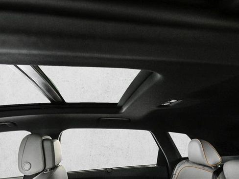 Certified 2024 Audi Q8 e-tron Prestige image 20