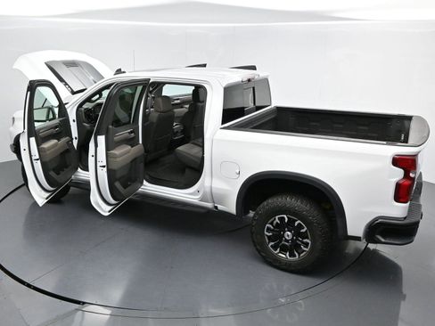 Used 2023 Chevrolet Silverado 1500 ZR2 w/ Technology Package AWD/4WD image 42