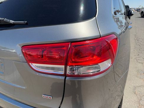Used 2018 Kia Sorento FWD image 28