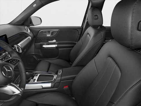 New 2025 Mercedes-Benz GLB 250 4MATIC image 6