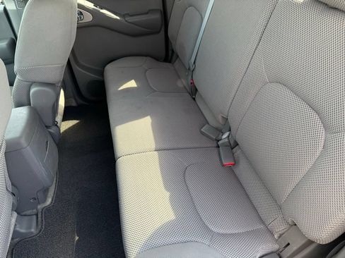 Used 2013 Nissan Frontier SV w/ SV Value Truck Pkg AWD/4WD image 35