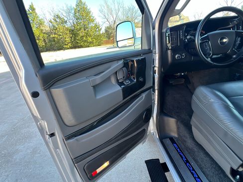 Used 2023 Chevrolet Express 2500 Extended image 25