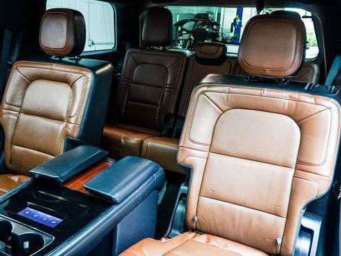 Used 2023 Lincoln Navigator Reserve AWD/4WD image 44