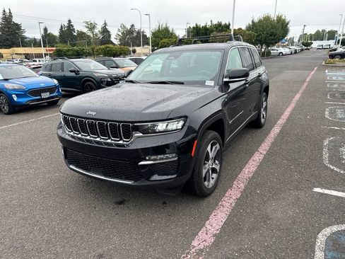 Used 2023 Jeep Grand Cherokee 4WD 4xe w/ Luxury Tech Group II image 3