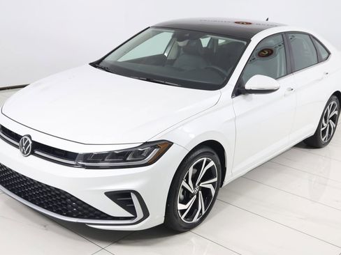 Used 2025 Volkswagen Jetta SEL image 21