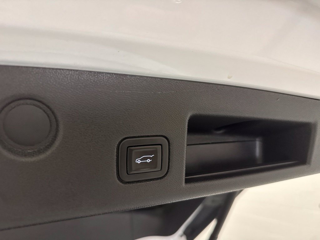 Used 2020 Chevrolet Equinox LT w/ Driver Convenience Package AWD/4WD image 8