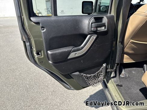 Used 2015 Jeep Wrangler Unlimited Rubicon w/ Connectivity Group image 34