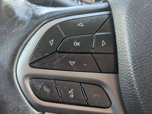 Used 2019 Jeep Cherokee Latitude Plus w/ Cold Weather Group image 9