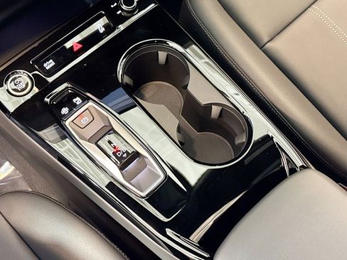 New 2027 Audi Q6 e-tron Premium image 14