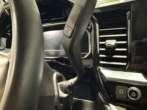 Used 2025 Chevrolet Silverado 2500 LT w/ Convenience Package image 25