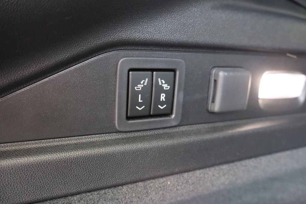 Used 2024 Cadillac Lyriq Sport RWD image 29