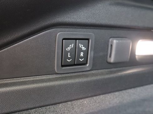 Used 2024 Cadillac Lyriq Sport RWD image 29