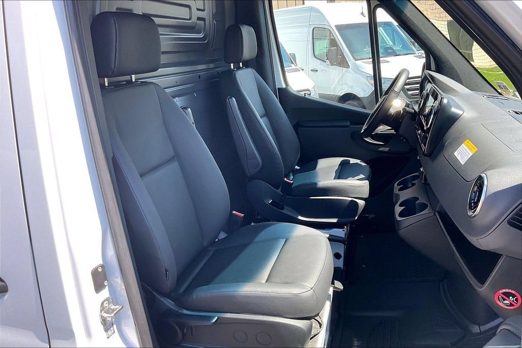 Used 2026 Mercedes-Benz Sprinter 3500 image 6