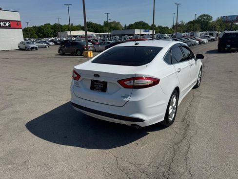 Used 2016 Ford Fusion SE w/ Equipment Group 202A FWD image 3