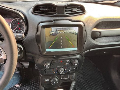 Used 2023 Jeep Renegade Latitude AWD/4WD image 17