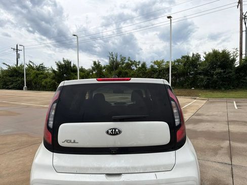 Used 2017 Kia Soul + FWD image 4