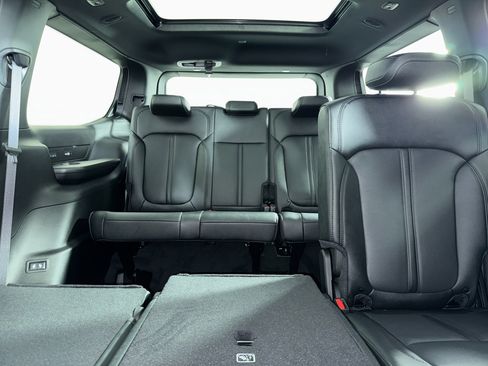 New 2026 Jeep Grand Wagoneer Limited AWD/4WD image 9