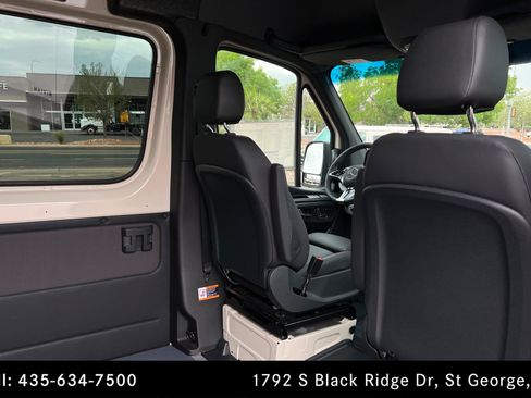 Used 2025 Mercedes-Benz Sprinter 2500 image 20