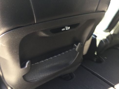 Used 2021 Chrysler Pacifica Touring-L image 15