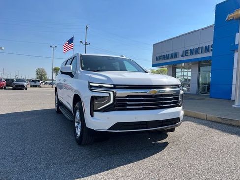Used 2025 Chevrolet Suburban LT AWD/4WD image 7
