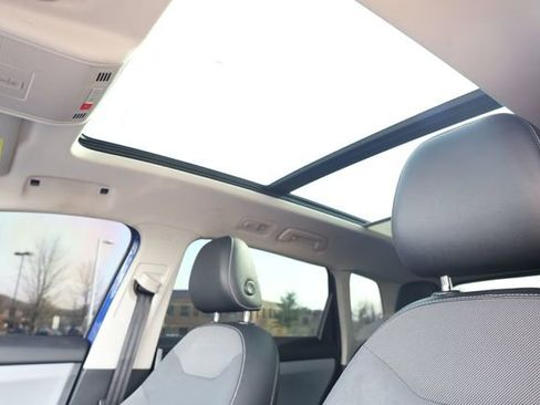 Used 2022 Volkswagen Taos SE w/ Panoramic Sunroof Package image 22