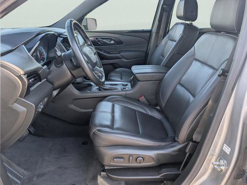 Used 2023 Chevrolet Traverse RS image 11