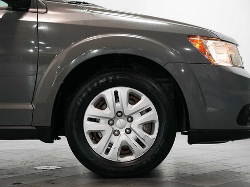 Used 2019 Dodge Journey SE w/ Premium Group FWD image 9