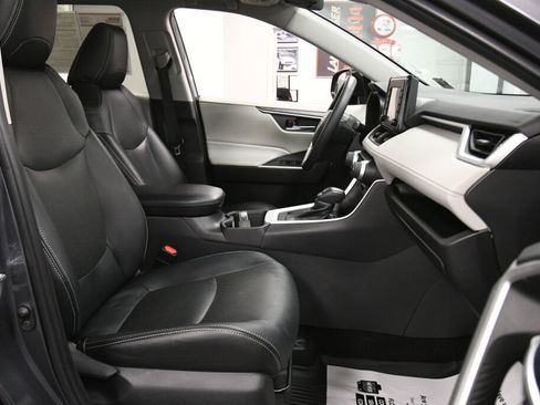 Used 2022 Toyota RAV4 XLE w/ Convenience Package image 27