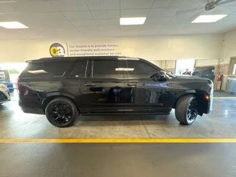Used 2023 Cadillac Escalade ESV Sport w/ LPO, ONYX Package AWD/4WD image 11