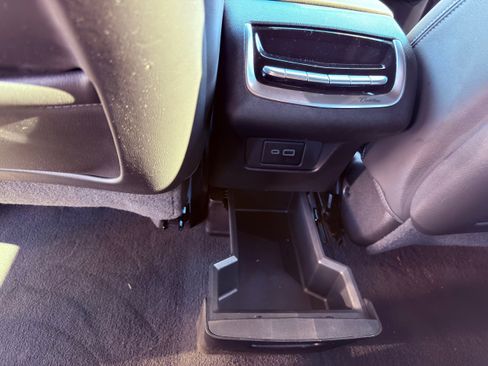 Used 2024 Cadillac XT6 Premium Luxury image 25