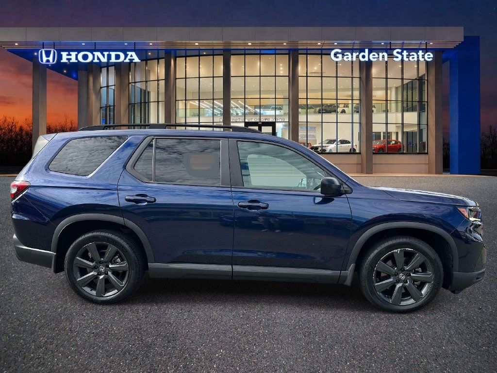 Used 2023 Honda Pilot Sport image 6