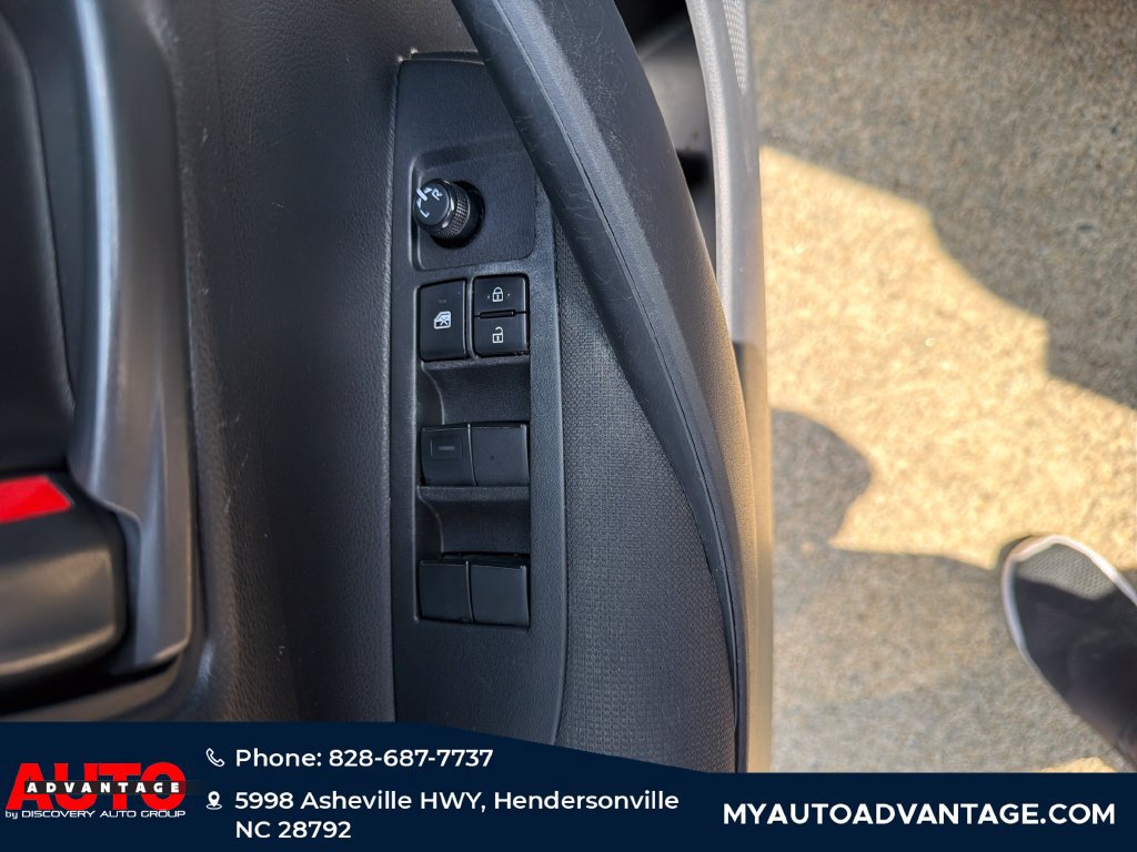 Used 2022 Toyota Corolla LE FWD image 9
