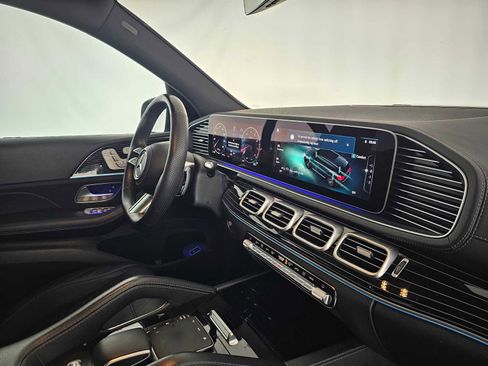 Used 2024 Mercedes-Benz GLS 450 4MATIC image 11