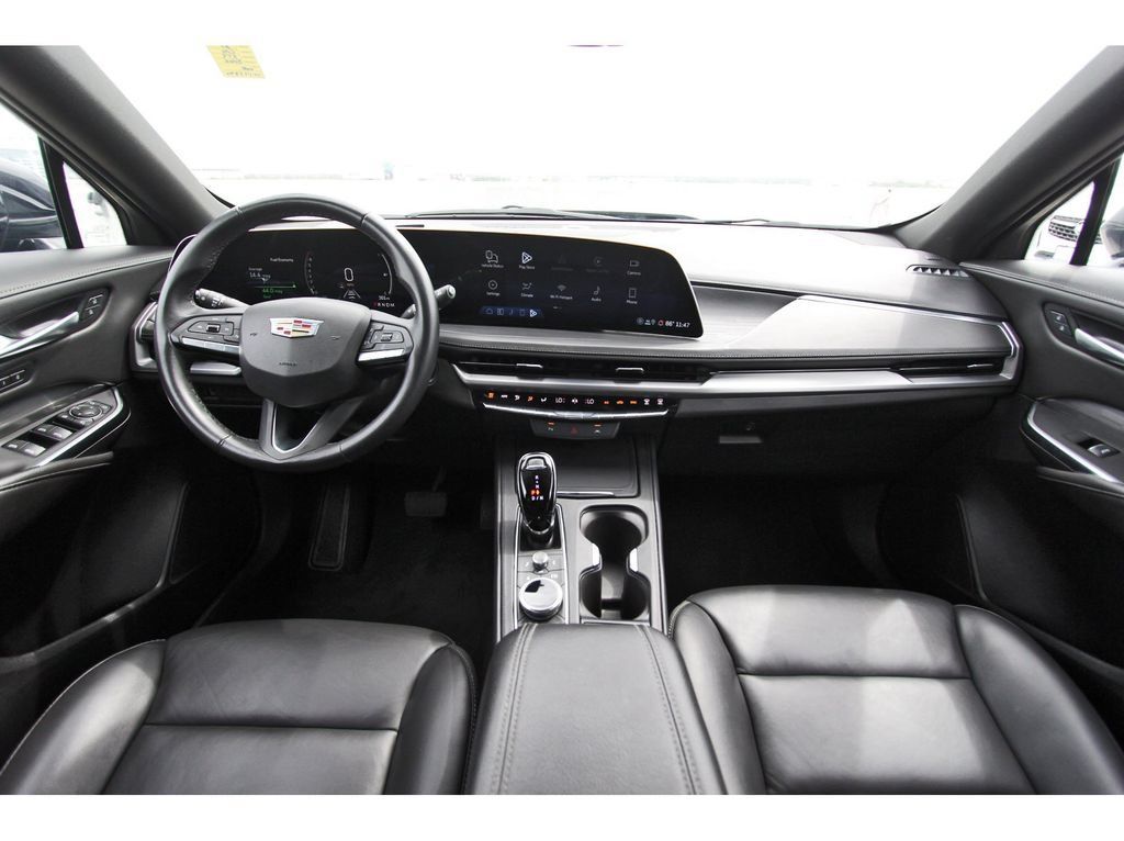 Certified 2025 Cadillac XT4 Premium Luxury FWD image 9